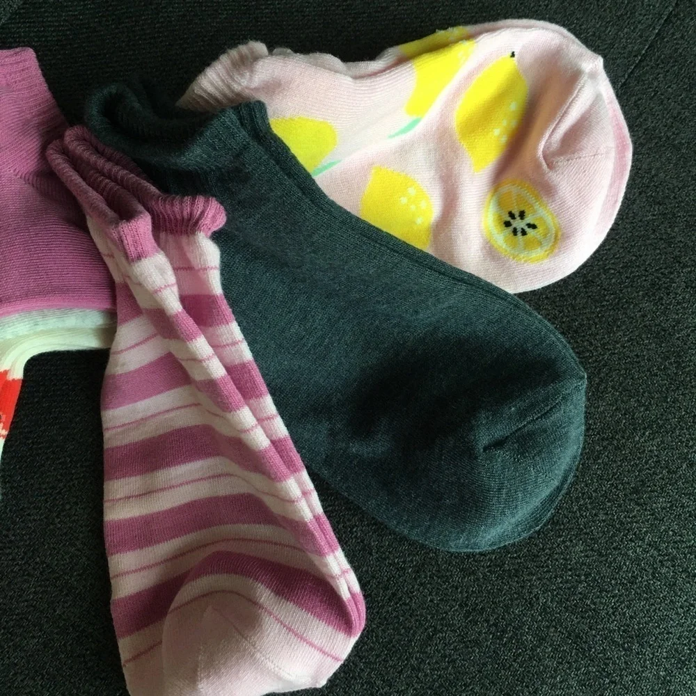 Old Navy Set/6 Women’s Fruit Theme Variety Ankle Socks, One Size